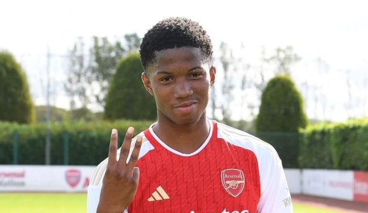 Man Utd FINALLY Seal Wonderkid Signing After Months